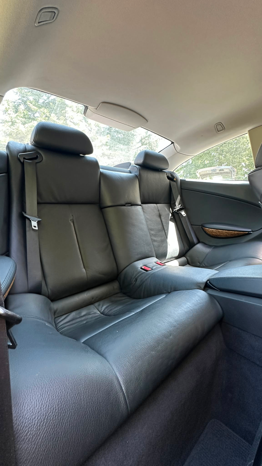 Banquette arrière en cuir BMW nettoyée et ravivée