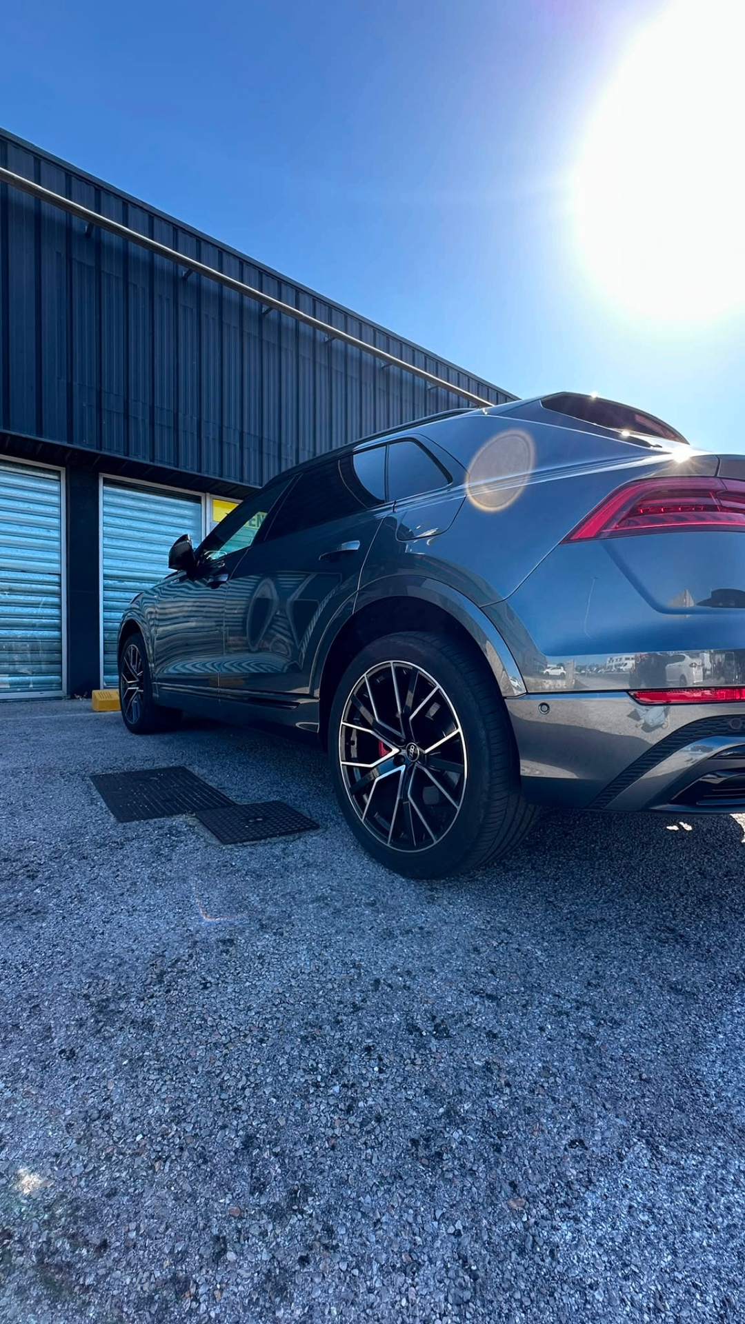 Audi Q8 préparée avec finition extérieure brillante après detailing