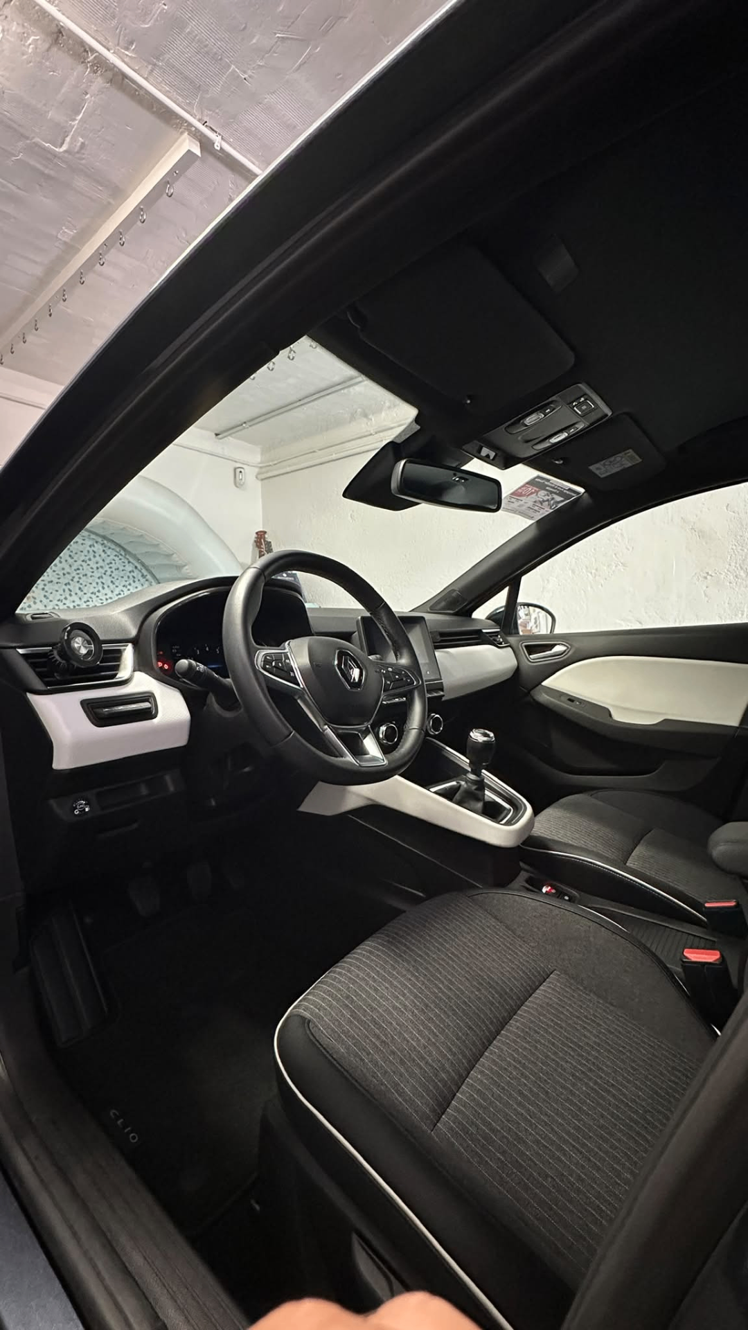 Tapis de sol automobile shampouiné et rincé